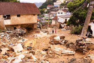 Moradores de Petrópolis e o poder público se uniram em mutirão para reconstruir o município serrano - 16/02/2022