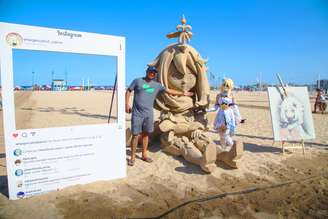 Escultura de Paimon, de Genshin Impact, em Copacabana