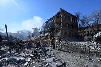 Cenas de destruição em Dnipro, na Ucrânia, após forte bombardeio russo