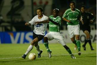 Nilmar (foto) foi às redes no jogo contra o Deportivo Cali no Pacaembu, em 2006 (Foto: Nelson Almeida)