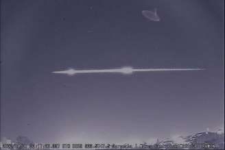 O rastro de luz da dupla explosão do meteoro durou seis segundos e pode ser visto em Sorocaba, SP