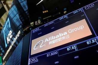 Logotipo da Alibaba na bolsa de Nova York
3/1/2021 REUTERS/Andrew Kelly