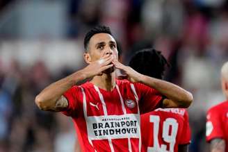 Eran Zahavi comemora gol com a camisa do PSV: israelense é o sonho botafoguense (Foto: Divulgação/PSV)