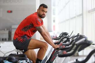 Fabrício Bruno vinha realizando treinos apenas na parte interna do CT (Foto: Gilvan de Souza / Flamengo)