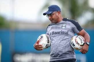 Roger Machado busca recolocar o Grêmio no caminho da vitória na Série B (FOTO: LUCAS UEBEL/GREMIO FBPA)