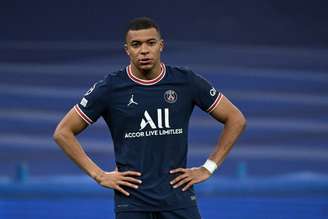 Mbappe deve anunciar decisão neste domingo (Foto: GABRIEL BOUYS / AFP)