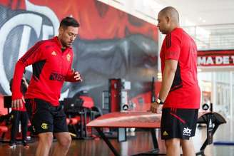 Diego Alves em atividade na academia. Goleiro não foi a campo (Foto: Gilvan de Souza / Flamengo)