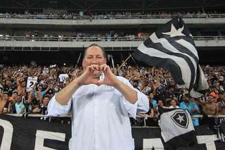 O norte-americano John Textor já caiu de vez nas graças da torcida do Botafogo (Foto: Vítor Silva/Botafogo)
