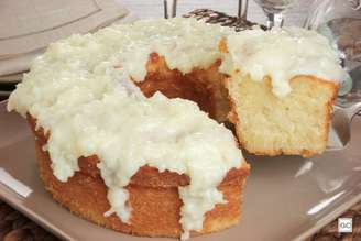 Bolo de coco tradicional – Foto: Guia da Cozinha