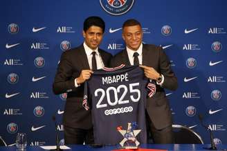 Mbappé assinou contrato com o PSG até 2025 (Foto: Divulgação/PSG/Twitter)