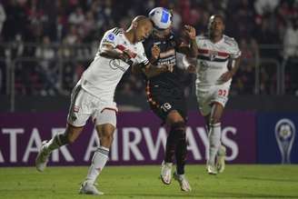 Miranda falou sobre jogar junto aos jogadores mais jovens da equipe (Foto: NELSON ALMEIDA / AFP)