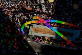 Parada LGBT+ volta à Paulista após hiato durante a pandemia