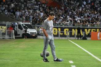 Bustos voltou a lembrar polêmicas do VAR após empate em BH (Foto: Ivan Storti/Santos FC)