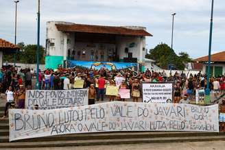 "Bruno lutou pelo Vale do Javari. Agora o Vale do Javari luta por Bruno, Dom e Maxwell", escreveram integrantes da Unijava em faixa de manifestação