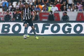 Carli teve, individualmente, partida de poucos problemas pelo Botafogo (Foto: Vítor Silva/Botafogo)