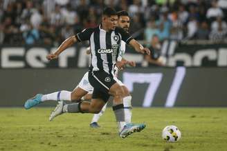 Erison em ação pelo Botafogo (Foto: Vitor Silva/Botafogo)