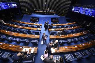 Plenário do Senado; negociação para incluir novo benefício a taxistas