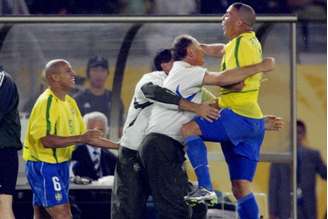 Felipão comemora a conquista do pentacampeonato da Seleção Brasileira (Foto: AFP)