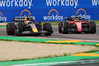 Verstappen e Leclerc lado a lado em Imola. Mais uma disputa quente...