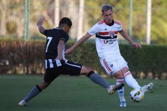 São Paulo se aproxima do G4 do Grupo A do Campeonato Brasileiro Sub-20 (Foto: Nilton Fukuda/São Paulo)