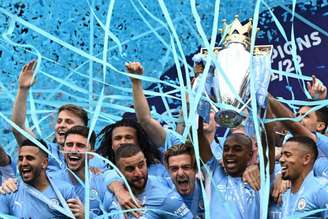 Manchester City é o atual bicampeão da Premier League e vai em busca do tri inédito (Foto: OLI SCARFF / AFP)