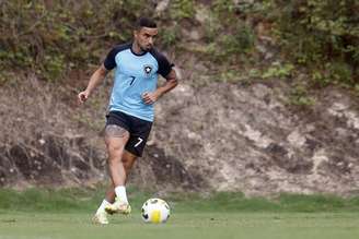 Rafael voltou aos treinos no Botafogo e deve ser relacionado para o duelo contra o Ceará (Foto: Vítor Silva/Botafogo)