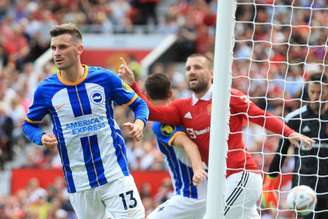 Camisa 13 do Brighton, Pascal Gross marcou os dois gols do time azul e branco (Foto: LINDSEY PARNABY / AFP)