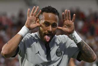 Neymar tem grande início com a camisa do PSG (Foto: JEAN-PHILIPPE KSIAZEK / AFP)