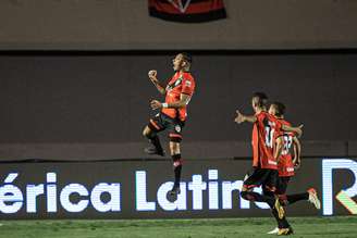 Atlético-GO massacra Nacional de Luis Suárez e vai à semifinal da Sul-Americana