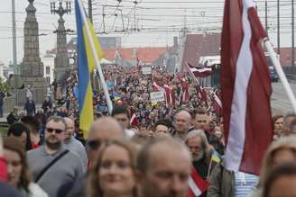 Marcha em Riga, na Letônia, contra 'herança soviética'