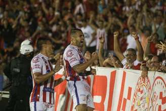 Zagueiro estreou fazendo gol no Timbu (Tiago Caldas/CNC)