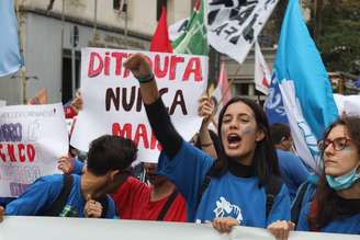 Ato em defesa da democracia em frente ao Fórum de Justiça Federal na Avenida Paulista em São Paulo (SP), nesta quinta-feira (11).