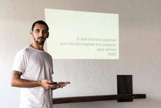 Tiago Koch, criador do projeto Homem Paterno, durante curso antes da pandemia