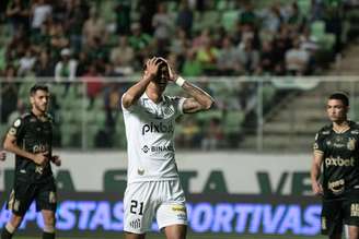 Santos joga mal, perde a primeira com Lisca e é ultrapassado pelo América-MG