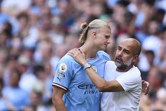 Haaland chegou para solucionar os problemas de Guardiola no ataque do Manchester City (Foto: OLI SCARFF / AFP)