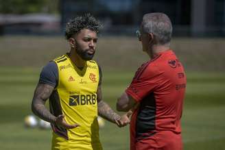 O atacante Gabigol e o técnico Dorival Júnior durante conversa no Ninho do Urubu (Foto: Marcelo Cortes/Flamengo)