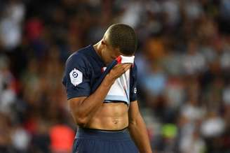 Mbappé se isola do elenco e se revolta com parte do vestiário do PSG (EMMANUEL DUNAND / AFP)