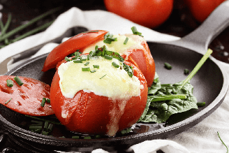 Tomate recheado (Imagem: Adobe Stock)