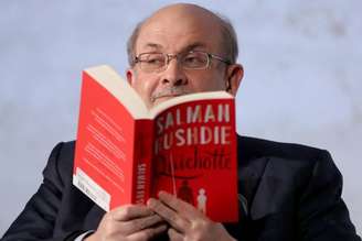 Salman Rushdie será homenageado por outros escritores em Nova York
