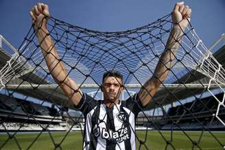 Reforço do Botafogo, Tiquinho Soares conhece o caminho das redes (Foto: Vítor Silva/Botafogo)