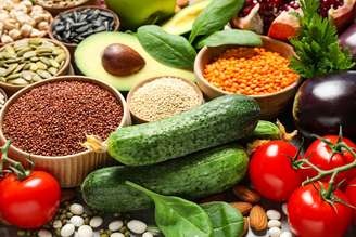 Se alimentar de forma saudável é importante para a manutenção da sua saúde | Foto: Shutterstock