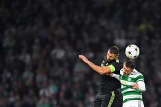 Benzema saiu de campo lesionado em duelo contra o Celtic pela Champions League (ANDY BUCHANAN / AFP)