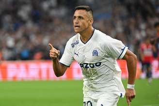 Alexis Sánchez tem quatro gols em seis jogos pelo Olympique de Marseille (Foto: CHRISTOPHE SIMON / AFP)