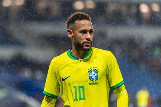 Neymar declarou apoio a Bolsonaro nesta quinta-feira, 29, mas não há confirmação de que ele virá ao Brasil pra votar no 1º turno
