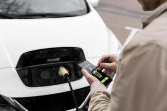 Projeto da Nasa pode resfriar os cabos que transportam altas correntes, potencialmente permitindo um carregamento super-rápido nos carros elétricos