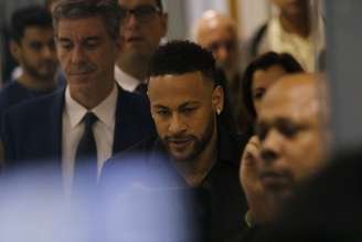 Com início no dia 17 de outubro, o julgamento do atacante tende a se estender até o dia 31 de outubro. Entre os dias 21 e 28, Neymar deve prestar depoimento, sem obrigatoriedade de presença no tribunal.