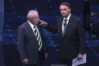 Lula e Bolsonaro durante debate na Band