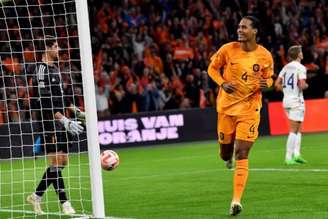 Virgil van Dijk colococa Brasil entre favoritos a vencer a Copa do Mundo (Foto: JOHN THYS / AFP)