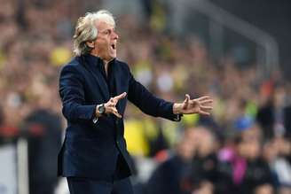 Jorge Jesus não gostou das vaias da torcida do Fenerbahçe (Foto: OZAN KOSE / AFP)