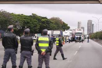 Bolsonaristas fazem bloqueios rodovias em São Paulo